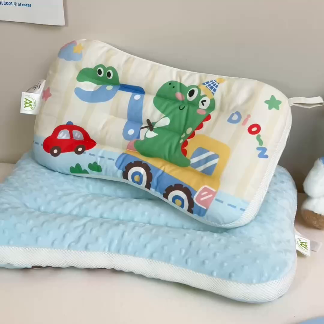 91家纺网 家纺一手货源 找家纺 鱼宝 2026新款A类全棉40S数码印花原创大版卡通豆豆枕枕头枕芯 恐龙小车