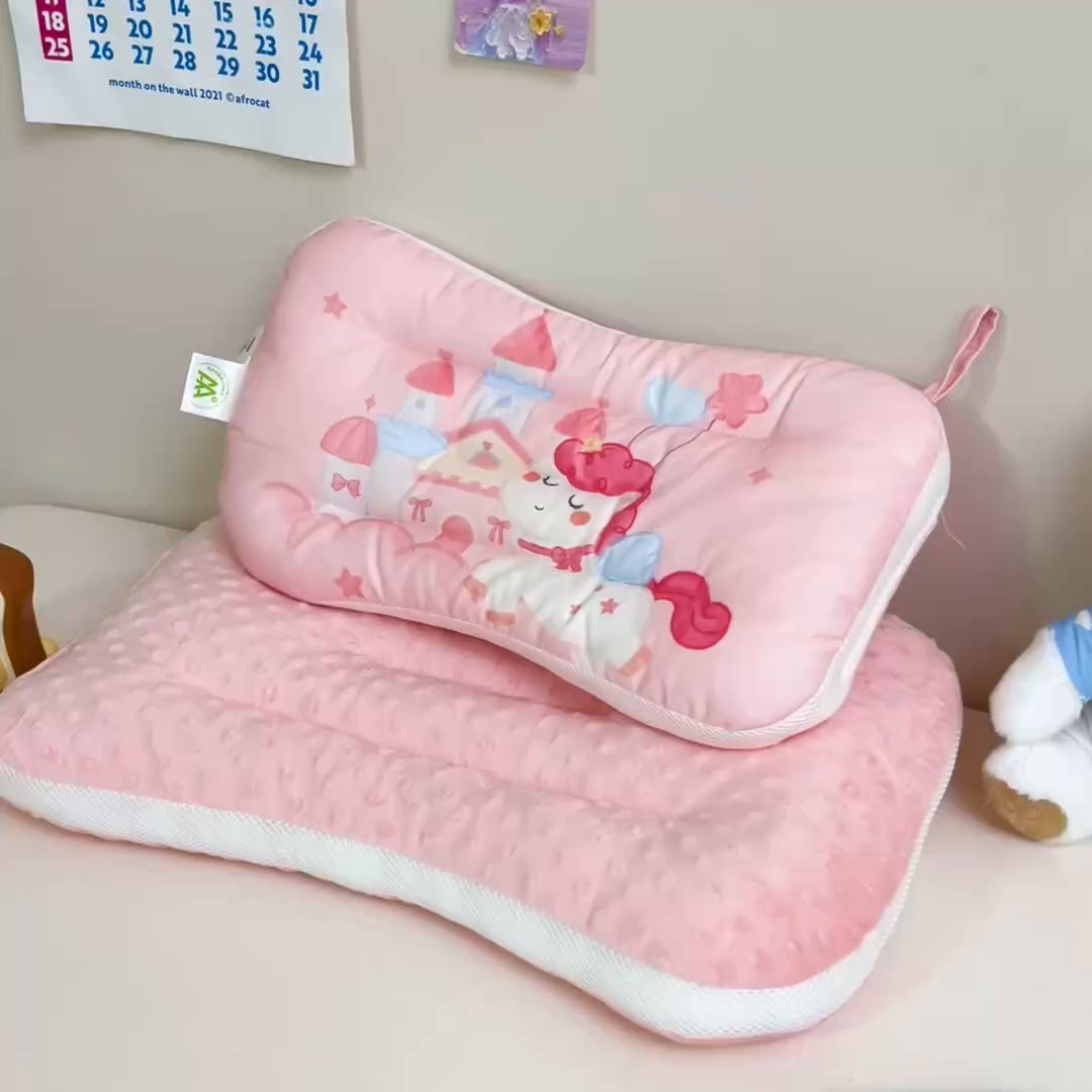 91家纺网 家纺一手货源 找家纺 鱼宝 2026新款A类全棉40S数码印花原创大版卡通豆豆枕枕头枕芯 小马城堡