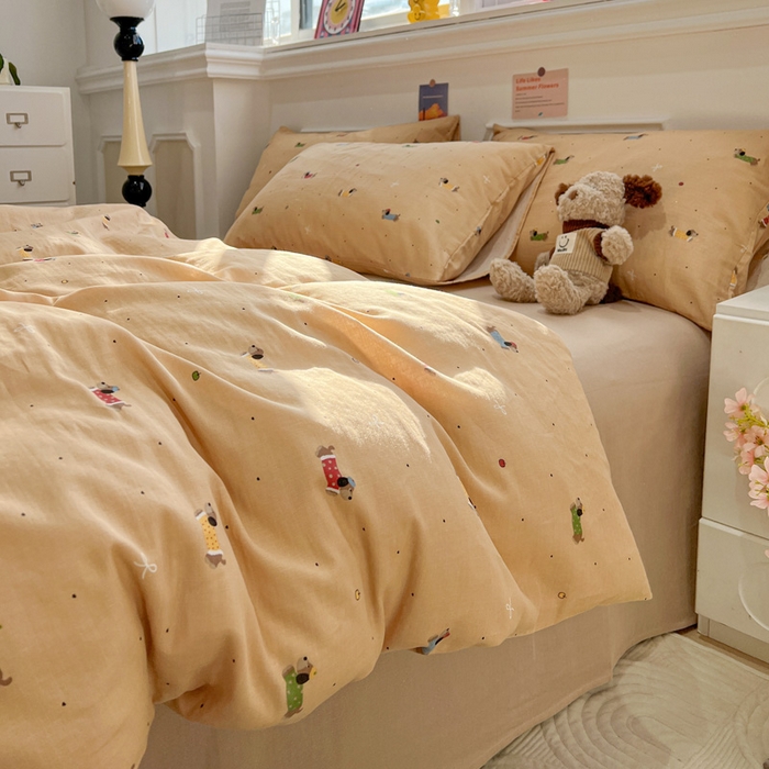 91家纺网 家纺一手货源 找家纺 亿梵家居 2026新款A类母婴级有氧纯棉印花双面全棉双层纱四件套-床拍图腊肠狗-咖