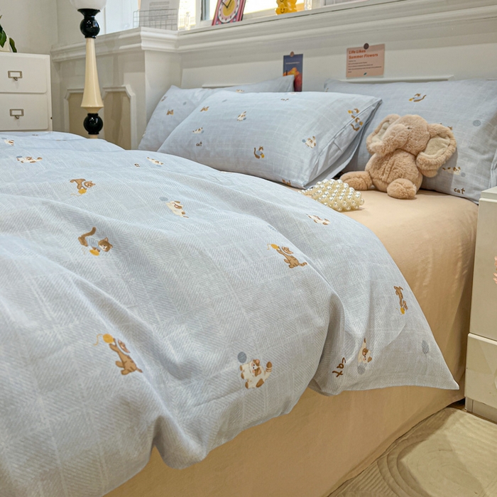 91家纺网 家纺一手货源 找家纺 亿梵家居 2026新款A类母婴级有氧纯棉印花双面全棉双层纱四件套-床拍图猫咪绣球