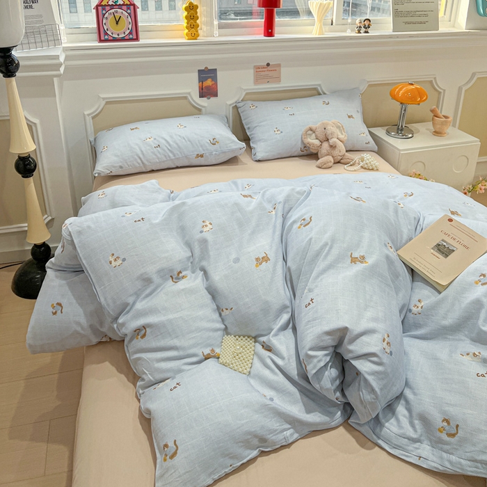 91家纺网 家纺一手货源 找家纺 亿梵家居 2026新款A类母婴级有氧纯棉印花双面全棉双层纱四件套-床拍图猫咪绣球