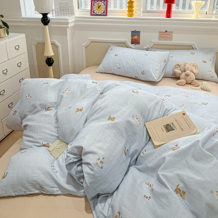 91家纺网 家纺一手货源 找家纺 亿梵家居 2026新款A类母婴级有氧纯棉印花双面全棉双层纱四件套-床拍图猫咪绣球