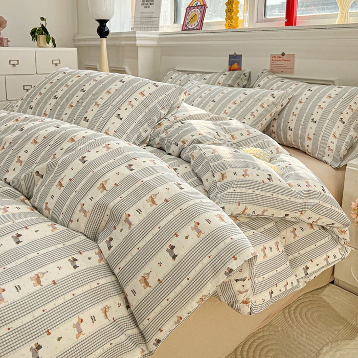 91家纺网 家纺一手货源 找家纺 亿梵家居 2026新款A类母婴级有氧纯棉印花双面全棉双层纱四件套-床拍图浅条小狗