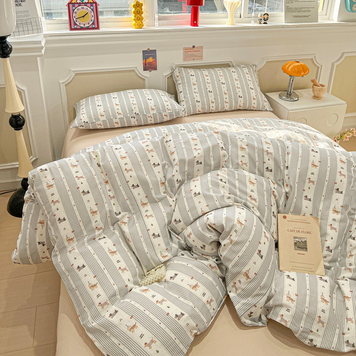 91家纺网 家纺一手货源 找家纺 亿梵家居 2026新款A类母婴级有氧纯棉印花双面全棉双层纱四件套-床拍图浅条小狗