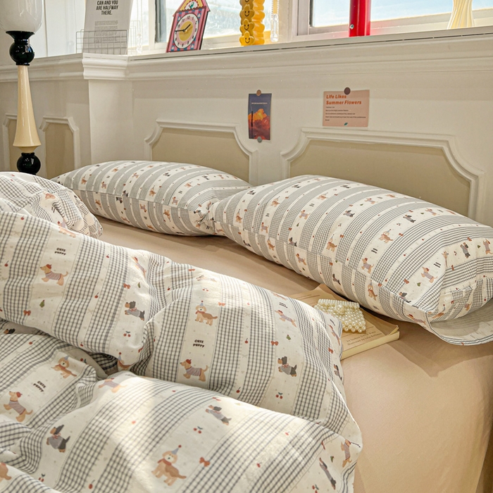 91家纺网 家纺一手货源 找家纺 亿梵家居 2026新款A类母婴级有氧纯棉印花双面全棉双层纱四件套-床拍图浅条小狗