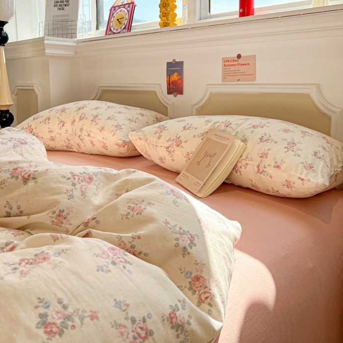 91家纺网 家纺一手货源 找家纺 亿梵家居 2026新款A类母婴级有氧纯棉印花双面全棉双层纱四件套-床拍图山花漫-米