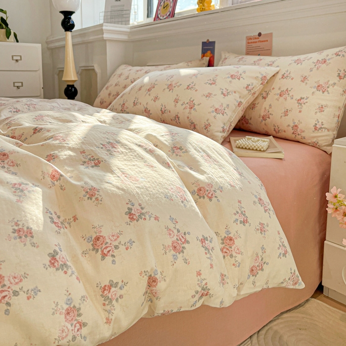 91家纺网 家纺一手货源 找家纺 亿梵家居 2026新款A类母婴级有氧纯棉印花双面全棉双层纱四件套-床拍图山花漫-米