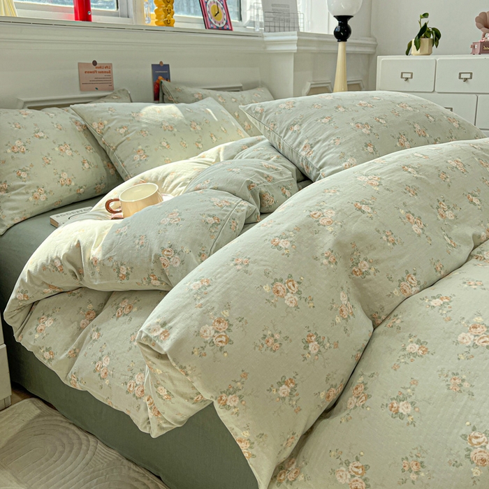 91家纺网 家纺一手货源 找家纺 亿梵家居 2026新款A类母婴级有氧纯棉印花双面全棉双层纱四件套-床拍图盛茵斯-绿