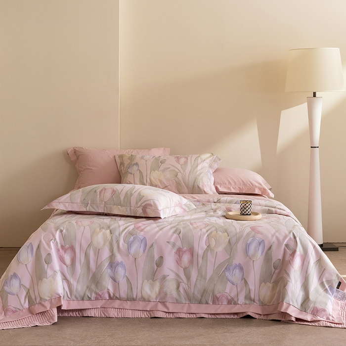 91家纺网 家纺一手货源 找家纺 立奥被业 2026新品冰丝棉夏被四件套竹节纱夏被四件套 翠袖黄冠-粉