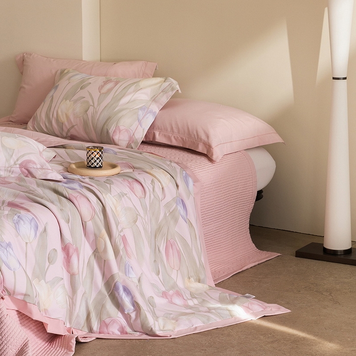 91家纺网 家纺一手货源 找家纺 立奥被业 2026新品冰丝棉夏被四件套竹节纱夏被四件套 翠袖黄冠-粉