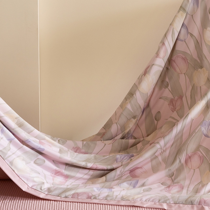 91家纺网 家纺一手货源 找家纺 立奥被业 2026新品冰丝棉夏被四件套竹节纱夏被四件套 翠袖黄冠-粉