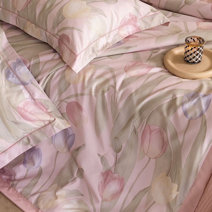 91家纺网 家纺一手货源 找家纺 立奥被业 2026新品冰丝棉夏被四件套竹节纱夏被四件套 翠袖黄冠-粉