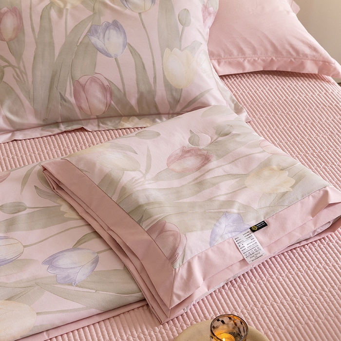 91家纺网 家纺一手货源 找家纺 立奥被业 2026新品冰丝棉夏被四件套竹节纱夏被四件套 翠袖黄冠-粉