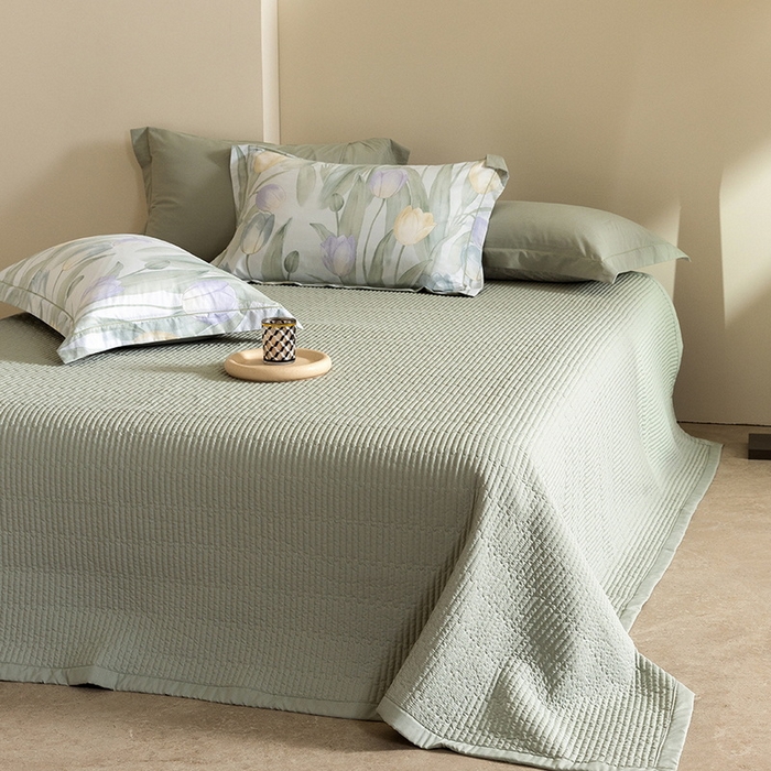 91家纺网 家纺一手货源 找家纺 立奥被业 2026新品冰丝棉夏被四件套竹节纱夏被四件套 翠袖黄冠-绿