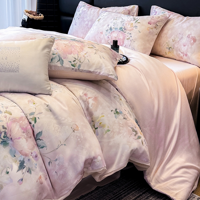 91家纺网 家纺一手货源 找家纺 优贝家纺 2026新款100%莱赛尔天丝面料数码印花四件套 桃花朵朵