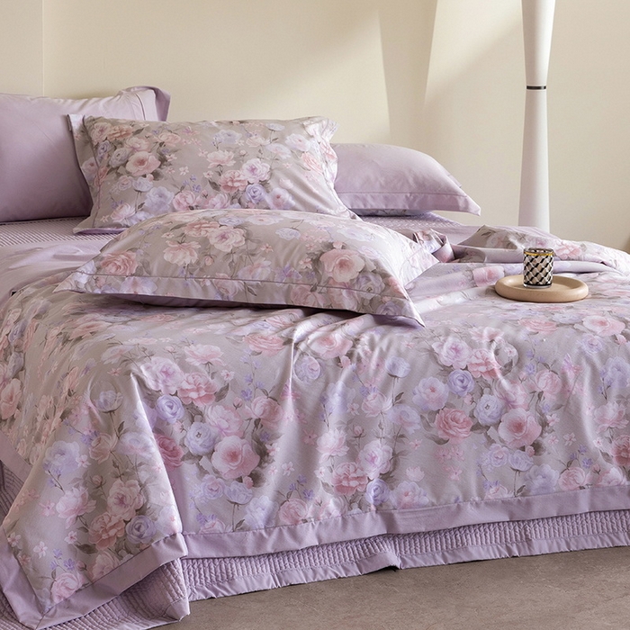 91家纺网 家纺一手货源 找家纺 立奥被业 2026新品冰丝棉夏被四件套竹节纱夏被四件套 风语花序-紫