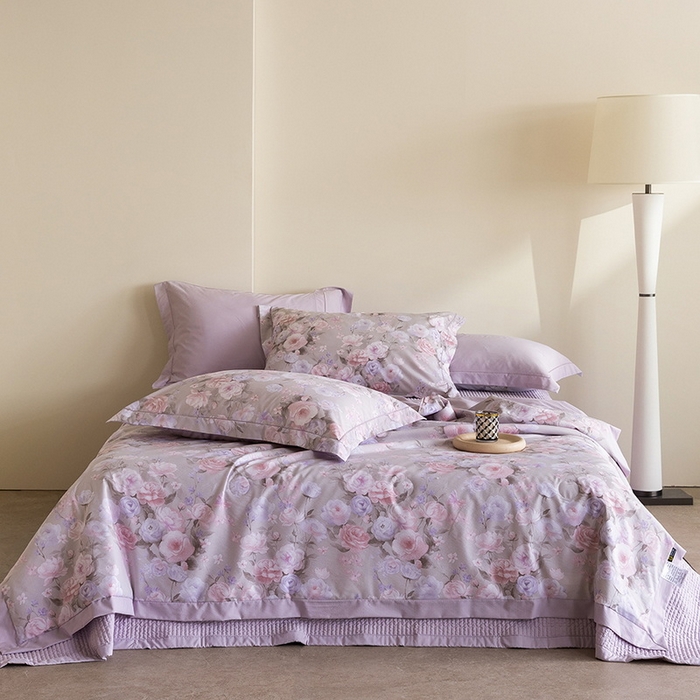 91家纺网 家纺一手货源 找家纺 立奥被业 2026新品冰丝棉夏被四件套竹节纱夏被四件套 风语花序-紫