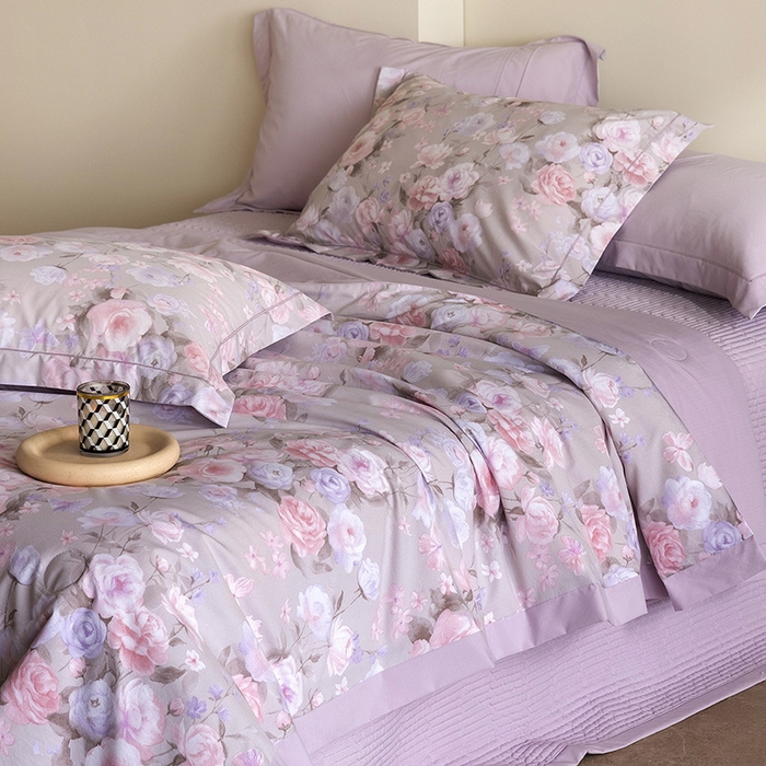 91家纺网 家纺一手货源 找家纺 立奥被业 2026新品冰丝棉夏被四件套竹节纱夏被四件套 风语花序-紫