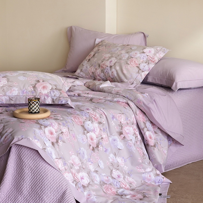 91家纺网 家纺一手货源 找家纺 立奥被业 2026新品冰丝棉夏被四件套竹节纱夏被四件套 风语花序-紫