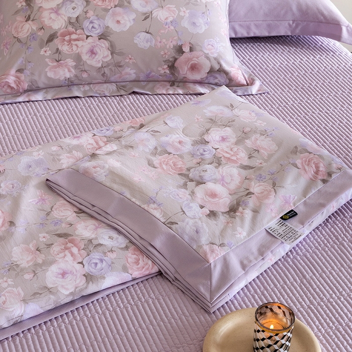 91家纺网 家纺一手货源 找家纺 立奥被业 2026新品冰丝棉夏被四件套竹节纱夏被四件套 风语花序-紫