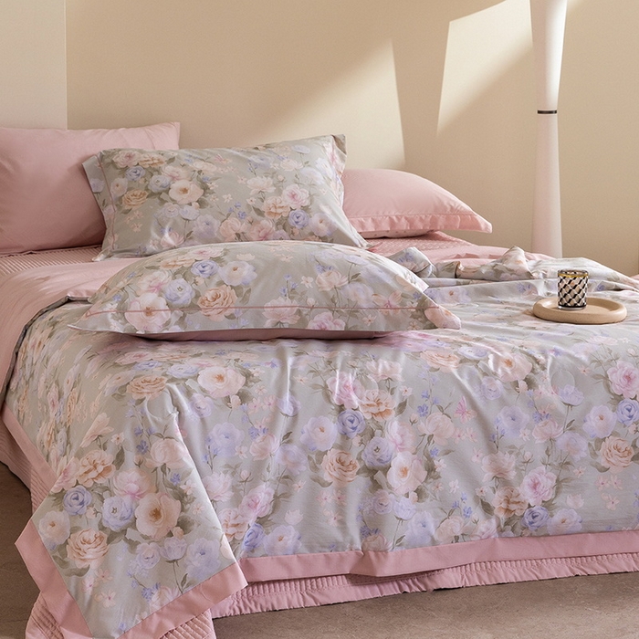 91家纺网 家纺一手货源 找家纺 立奥被业 2026新品冰丝棉夏被四件套竹节纱夏被四件套 风语花絮-粉