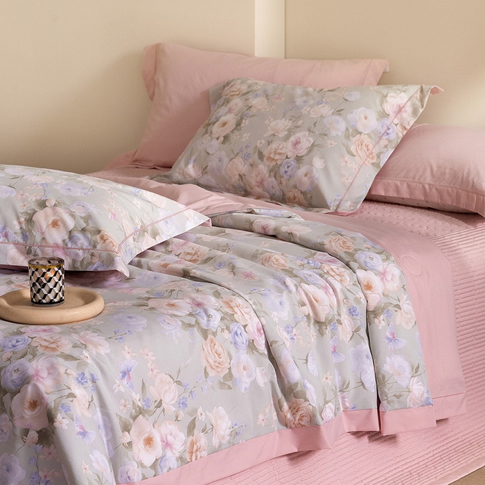 91家纺网 家纺一手货源 找家纺 立奥被业 2026新品冰丝棉夏被四件套竹节纱夏被四件套 风语花絮-粉