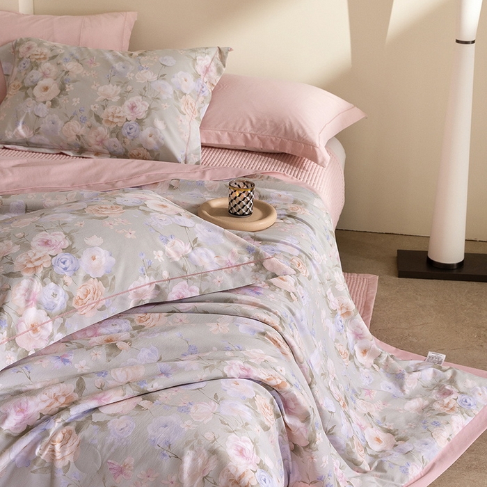 91家纺网 家纺一手货源 找家纺 立奥被业 2026新品冰丝棉夏被四件套竹节纱夏被四件套 风语花絮-粉