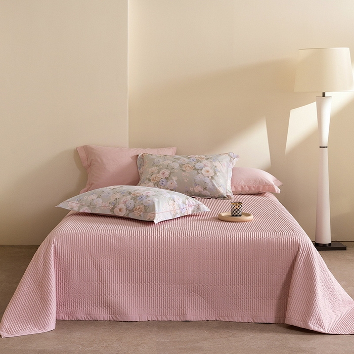 91家纺网 家纺一手货源 找家纺 立奥被业 2026新品冰丝棉夏被四件套竹节纱夏被四件套 风语花絮-粉