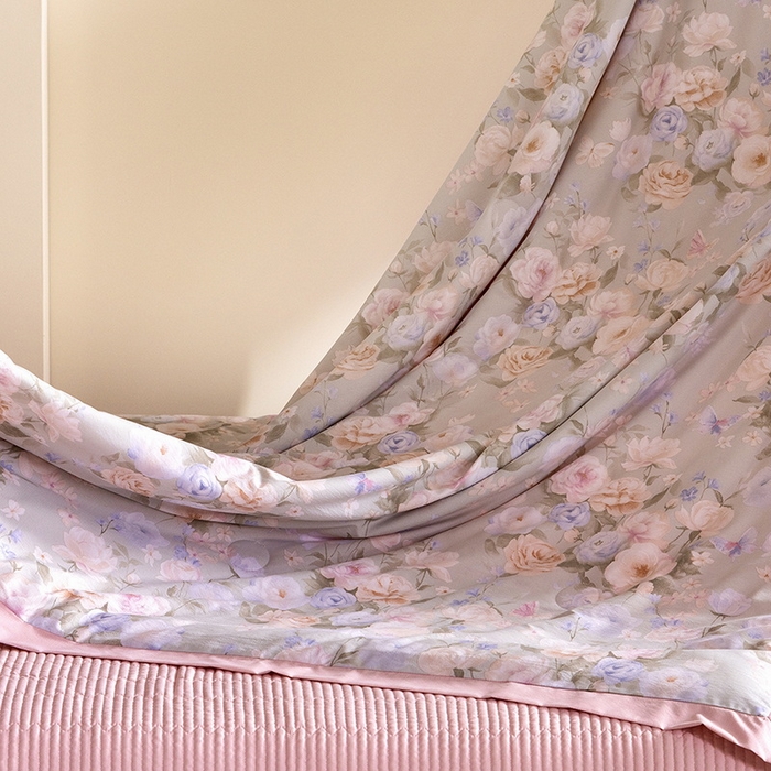 91家纺网 家纺一手货源 找家纺 立奥被业 2026新品冰丝棉夏被四件套竹节纱夏被四件套 风语花絮-粉