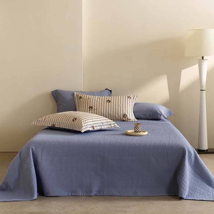 91家纺网 家纺一手货源 找家纺 立奥被业 2026新品冰丝棉夏被四件套竹节纱夏被四件套 欢乐熊宝-蓝