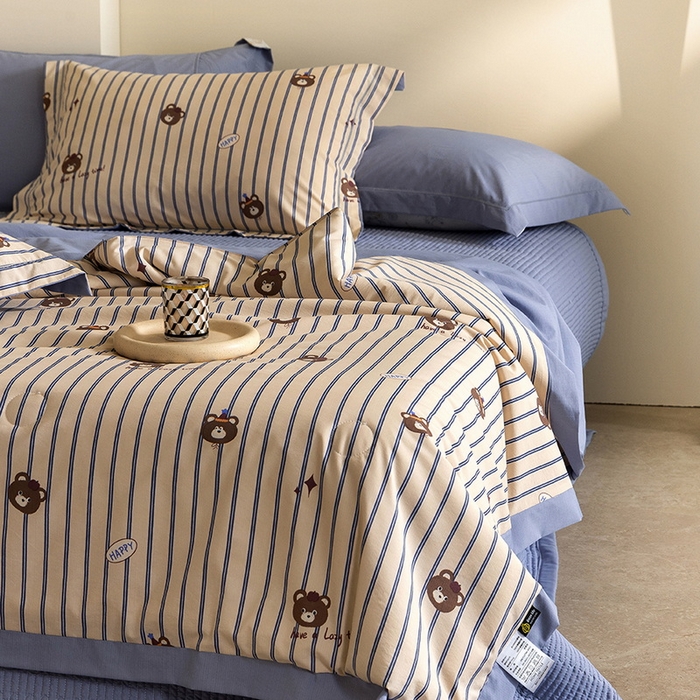 91家纺网 家纺一手货源 找家纺 立奥被业 2026新品冰丝棉夏被四件套竹节纱夏被四件套 欢乐熊宝-蓝