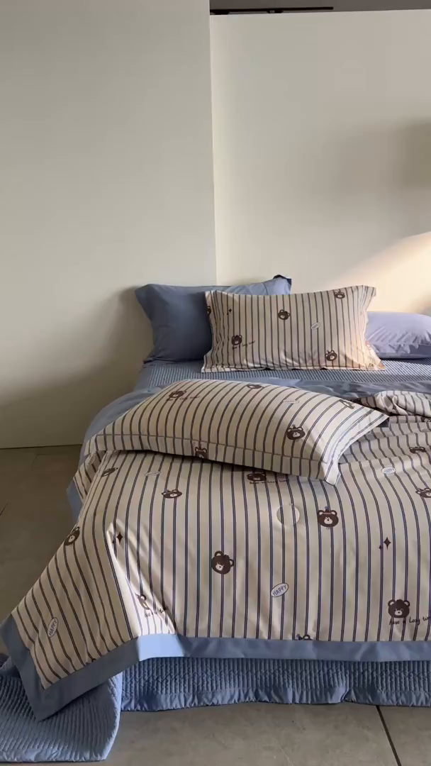 91家纺网 家纺一手货源 找家纺 立奥被业 2026新品冰丝棉夏被四件套竹节纱夏被四件套 欢乐熊宝-蓝