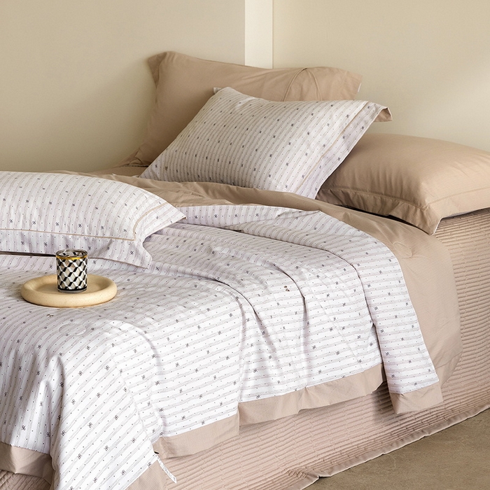 91家纺网 家纺一手货源 找家纺 立奥被业 2026新品冰丝棉夏被四件套竹节纱夏被四件套 结梦浮点-咖