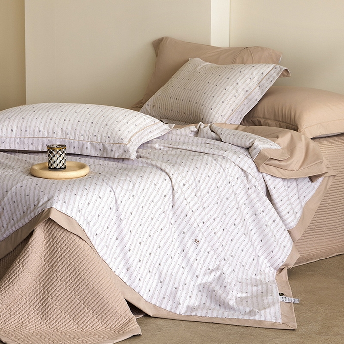 91家纺网 家纺一手货源 找家纺 立奥被业 2026新品冰丝棉夏被四件套竹节纱夏被四件套 结梦浮点-咖