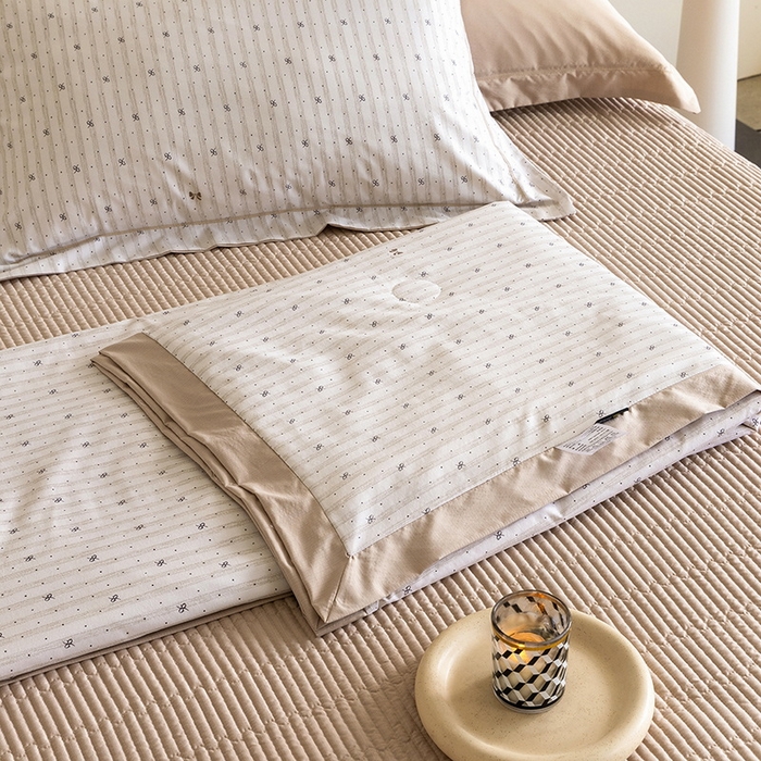 91家纺网 家纺一手货源 找家纺 立奥被业 2026新品冰丝棉夏被四件套竹节纱夏被四件套 结梦浮点-咖