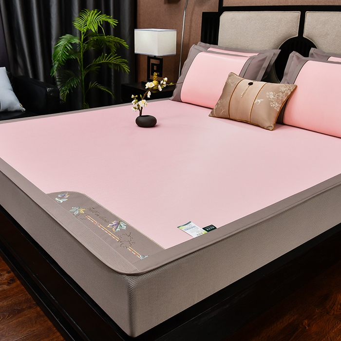 91家纺网 家纺一手货源 找家纺 小牛席业 2026新款小千鸟格枫叶款（床笠款）抗菌席凉席藤席冰藤席冰丝席草席竹席乳胶席凉感豆豆席 小千鸟格-枫叶抗菌席（床笠款）粉色