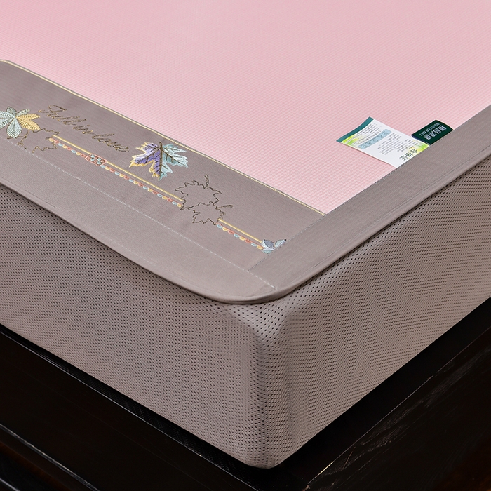 91家纺网 家纺一手货源 找家纺 小牛席业 2026新款小千鸟格枫叶款（床笠款）抗菌席凉席藤席冰藤席冰丝席草席竹席乳胶席凉感豆豆席 小千鸟格-枫叶抗菌席（床笠款）粉色