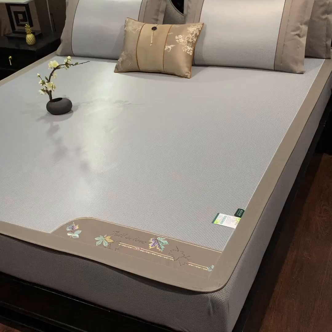 91家纺网 家纺一手货源 找家纺 小牛席业 2026新款小千鸟格枫叶款（床笠款）抗菌席凉席藤席冰藤席冰丝席草席竹席乳胶席凉感豆豆席 小千鸟格-枫叶抗菌席（床笠款）灰色