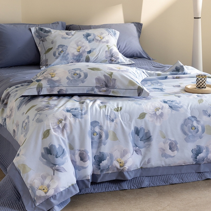 91家纺网 家纺一手货源 找家纺 立奥被业 2026新品冰丝棉夏被四件套竹节纱夏被四件套 静谧花园-蓝