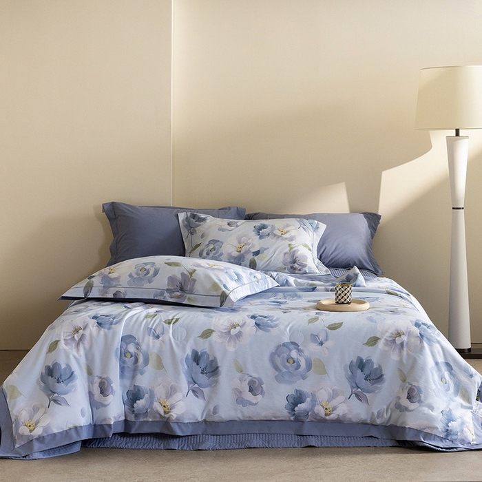 91家纺网 家纺一手货源 找家纺 立奥被业 2026新品冰丝棉夏被四件套竹节纱夏被四件套 静谧花园-蓝