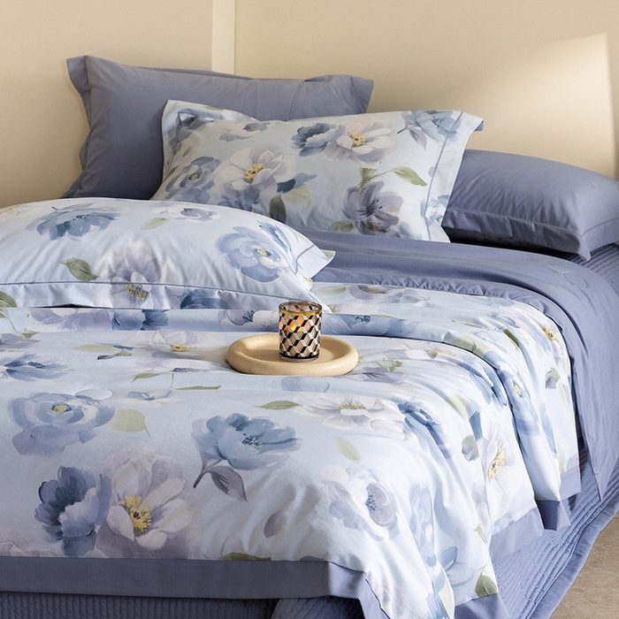 91家纺网 家纺一手货源 找家纺 立奥被业 2026新品冰丝棉夏被四件套竹节纱夏被四件套 静谧花园-蓝