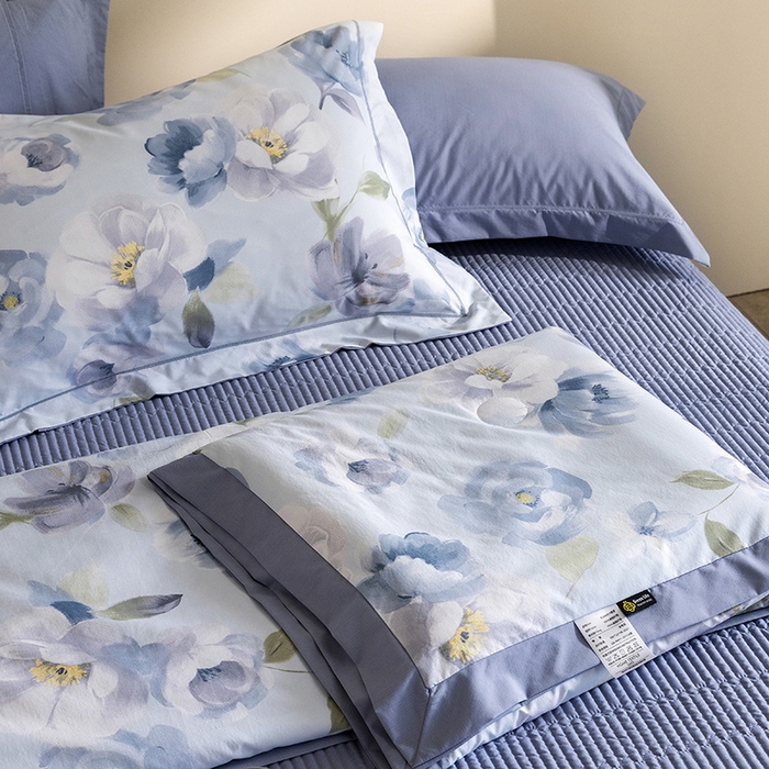 91家纺网 家纺一手货源 找家纺 立奥被业 2026新品冰丝棉夏被四件套竹节纱夏被四件套 静谧花园-蓝
