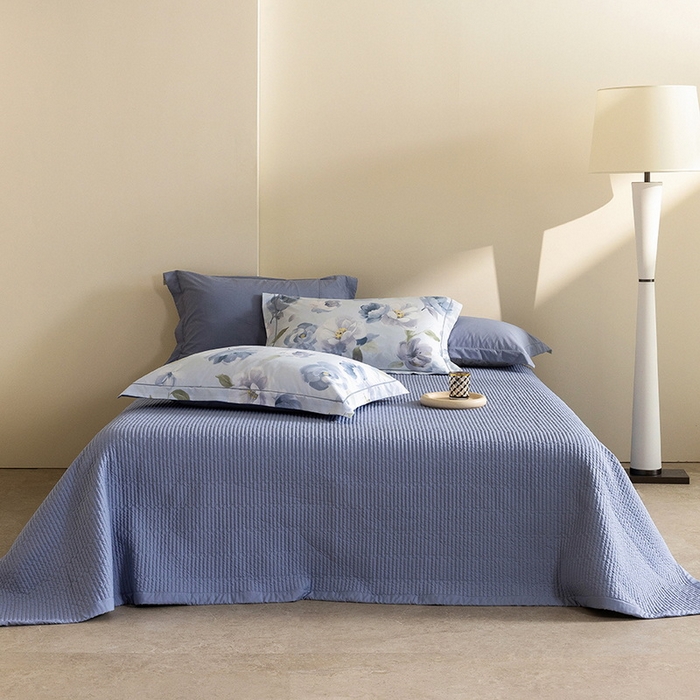 91家纺网 家纺一手货源 找家纺 立奥被业 2026新品冰丝棉夏被四件套竹节纱夏被四件套 静谧花园-蓝