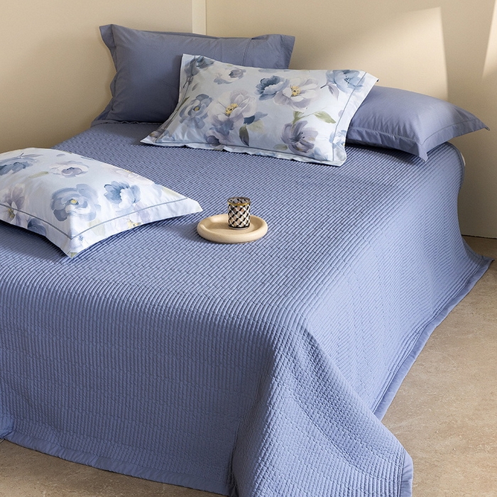 91家纺网 家纺一手货源 找家纺 立奥被业 2026新品冰丝棉夏被四件套竹节纱夏被四件套 静谧花园-蓝