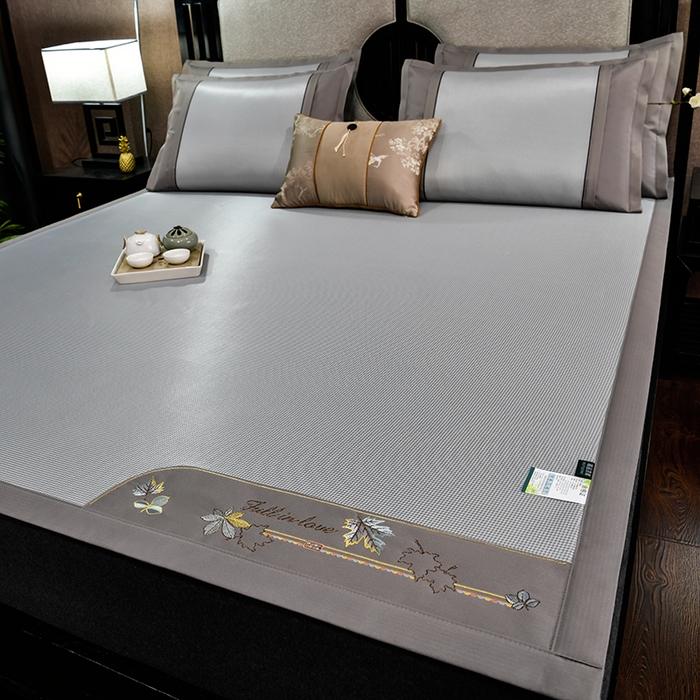 91家纺网 家纺一手货源 找家纺 小牛席业 2026新款小千鸟格枫叶款轻奢风抗菌席凉席藤席冰藤席冰丝席草席竹席乳胶席凉感豆豆席 小千鸟格-枫叶抗菌席（灰色）