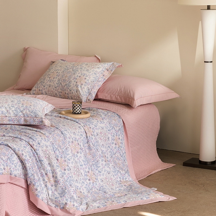 91家纺网 家纺一手货源 找家纺 立奥被业 2026新品冰丝棉夏被四件套竹节纱夏被四件套 克罗之心-粉