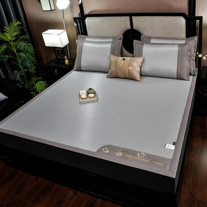 91家纺网 家纺一手货源 找家纺 小牛席业 2026新款小千鸟格枫叶款轻奢风抗菌席凉席藤席冰藤席冰丝席草席竹席乳胶席凉感豆豆席 小千鸟格-枫叶抗菌席（灰色）