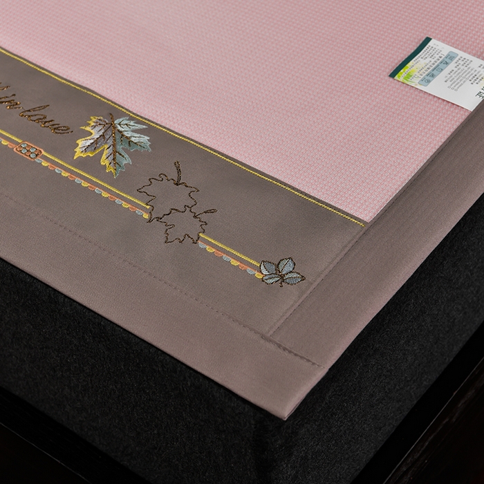 91家纺网 家纺一手货源 找家纺 小牛席业 2026新款小千鸟格枫叶款轻奢风抗菌席凉席藤席冰藤席冰丝席草席竹席乳胶席凉感豆豆席 小千鸟格-枫叶抗菌席（粉色）