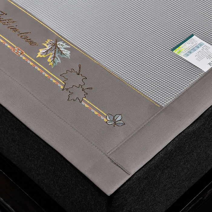 91家纺网 家纺一手货源 找家纺 小牛席业 2026新款小千鸟格枫叶款轻奢风抗菌席凉席藤席冰藤席冰丝席草席竹席乳胶席凉感豆豆席 小千鸟格-枫叶抗菌席（灰色）