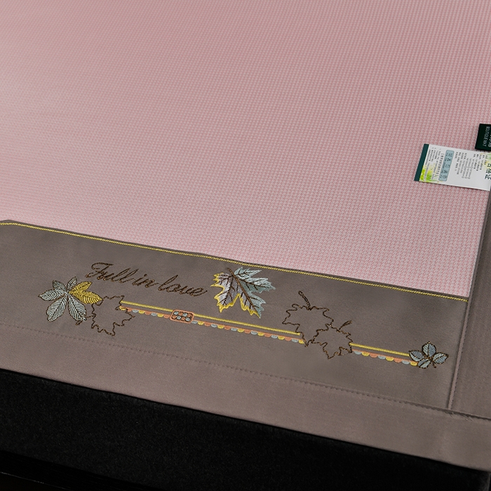 91家纺网 家纺一手货源 找家纺 小牛席业 2026新款小千鸟格枫叶款轻奢风抗菌席凉席藤席冰藤席冰丝席草席竹席乳胶席凉感豆豆席 小千鸟格-枫叶抗菌席（粉色）